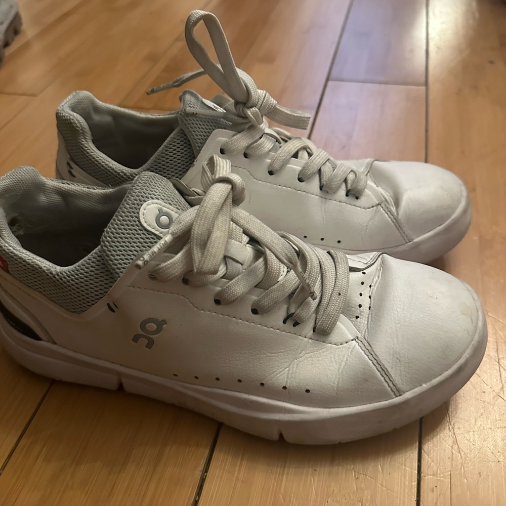 On Running Men's Gray and White Sneakers